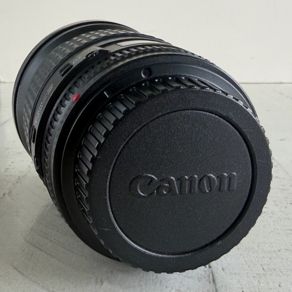 Canon Zoom Lens EF 135mm f/2.0 lens - Picture 11 of 15